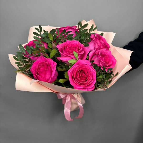 Букет из 7 ярко розовых роз фото 2