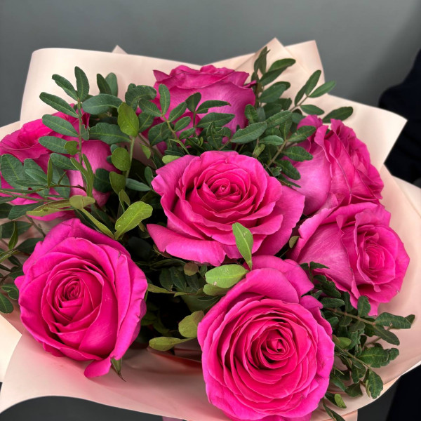 Букет из 7 ярко розовых роз фото 3