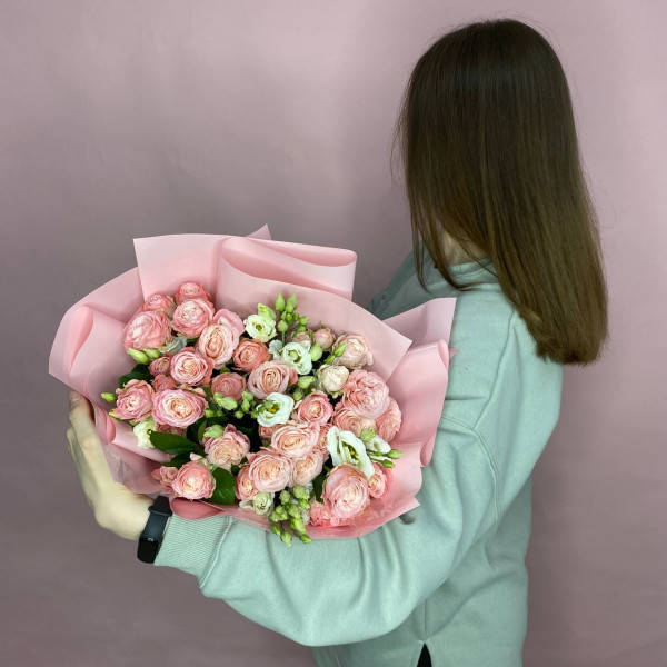 Букет из кустовой розы и эустомы фото 2