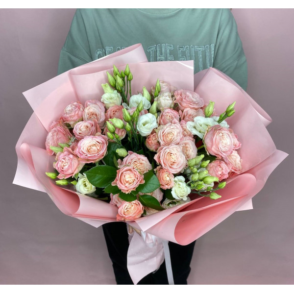 Букет из кустовой розы и эустомы фото 1