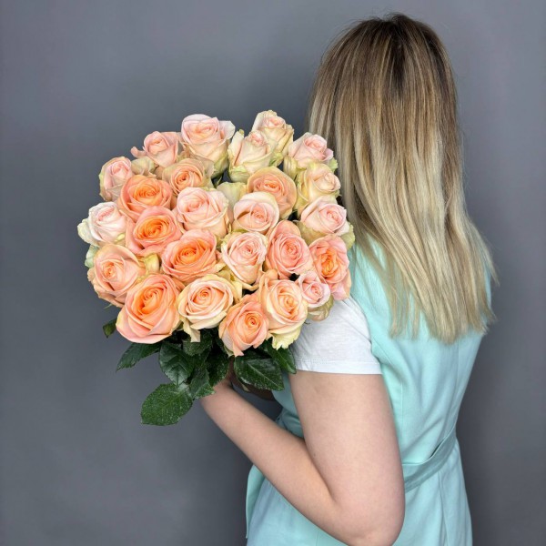 Букет из 25 персиковых роз фото 1