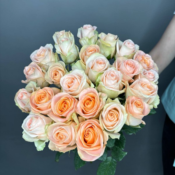 Букет из 25 персиковых роз фото 4