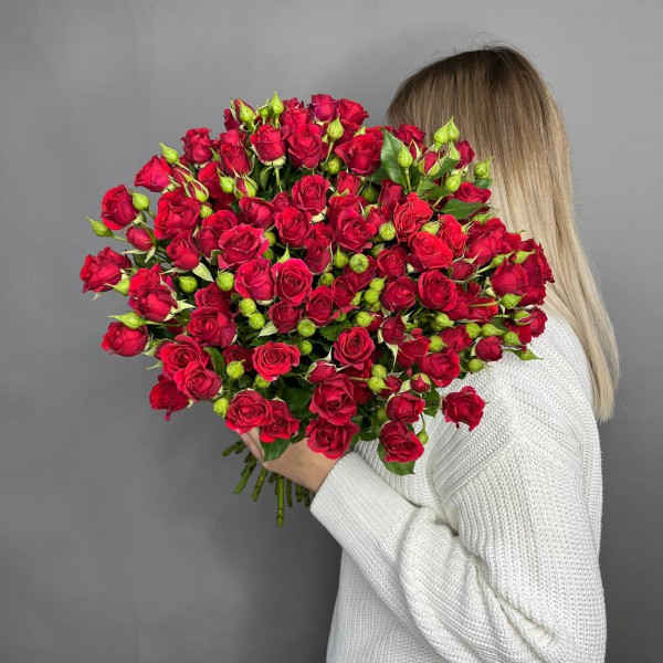 Букет из 25 красных кустовых роз фото 1