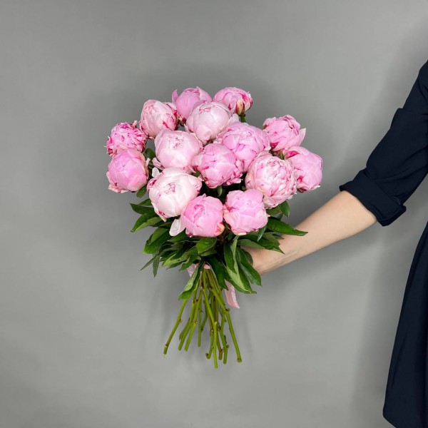 Букет из 15 пионов фото 3