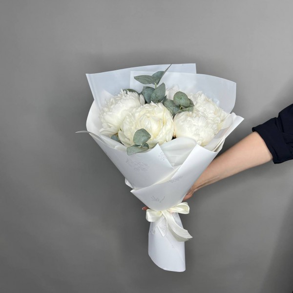 Букет из 5 белых пионов фото 2