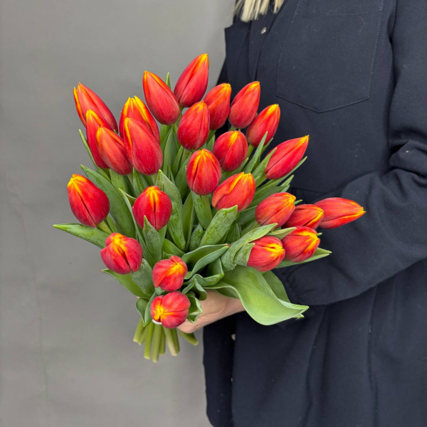 Букет из 25 желто-красных тюльпанов фото 2