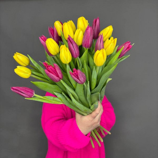 Букет из 25 желто-розовых тюльпанов фото 1