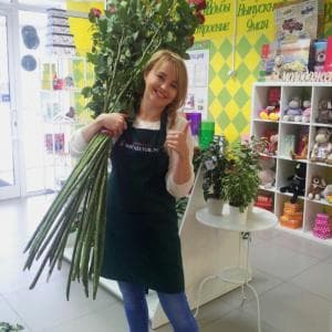 Большие розы длиною около полутора метров - это не диковинка из сказки, а реальный товар