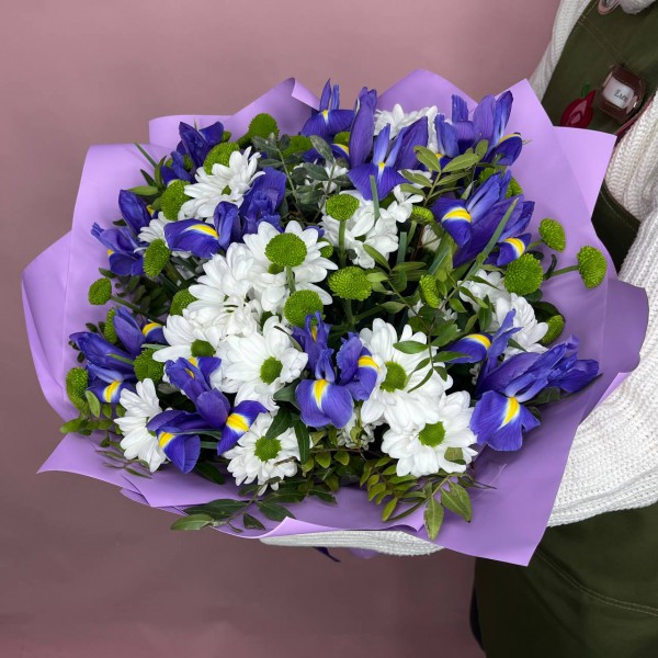 Букет из ирисов и хризантем фото 2