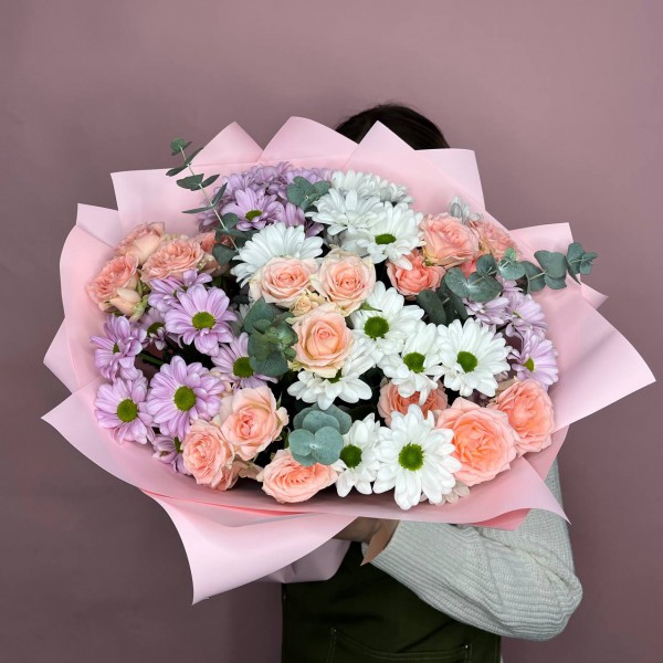 Букет из розы кустовой и хризантемы фото 1