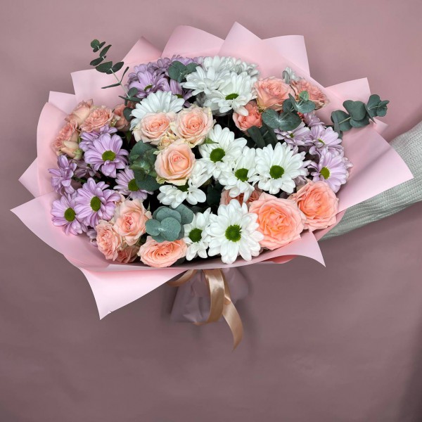 Букет из розы кустовой и хризантемы фото 2