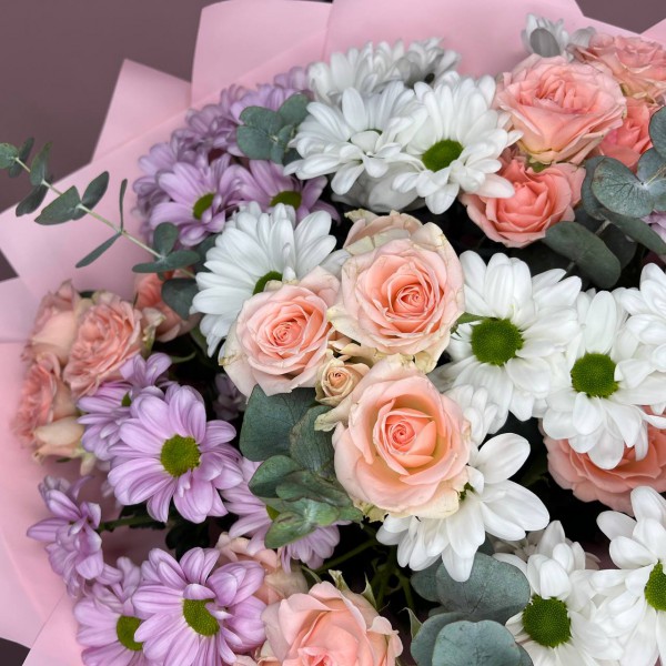 Букет из розы кустовой и хризантемы фото 3