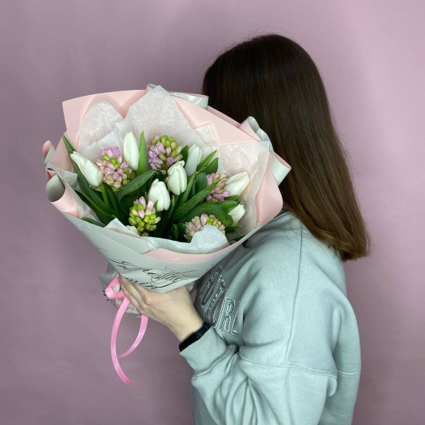 Бует из тюльпанов и гиацинтов фото 1