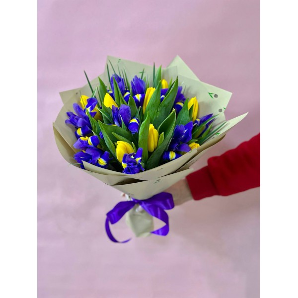 Букет из тюльпанов и ирисов фото 1