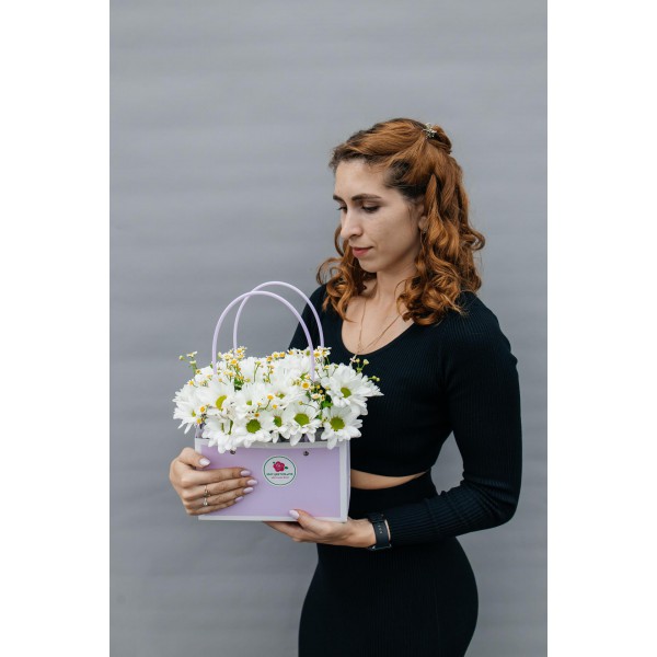 Композиция из хризантемы и матрикарии фото 1