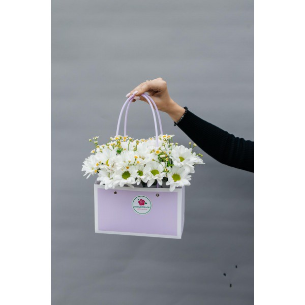 Композиция из хризантемы и матрикарии фото 2